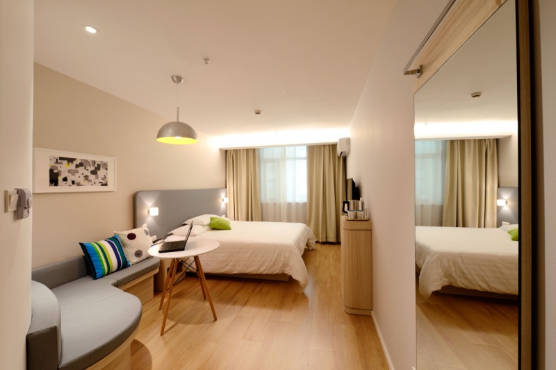 hotel-GINASSERVIS-min_hotel_guest_room_new-634601